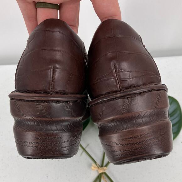 b.o.c. Born Chocolate Brown Croc Embossed Animal Print Peggy Faux Wood Clog Shoe - Picture 6 of 10